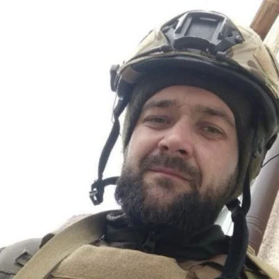 «Привезли частинку пам’яті про командира»: матері загиблого розвідника з Вінниччини передали його нагороду